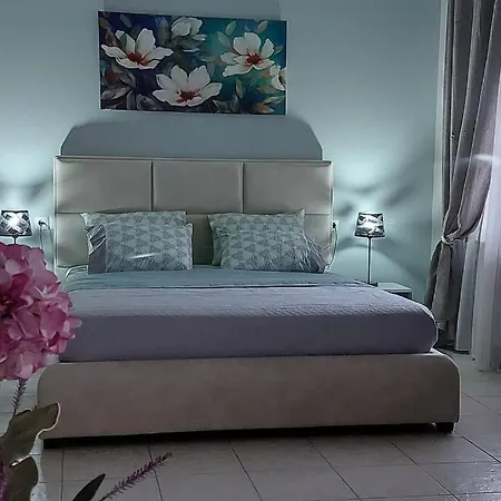 Violet με πισίνα