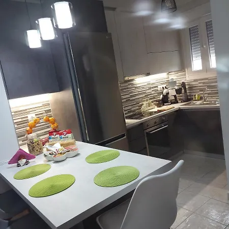 Violet με πισίνα דירה וולוס