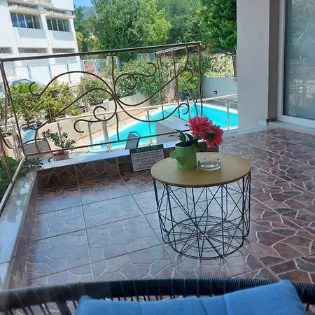 Violet με πισίνα Apartment *