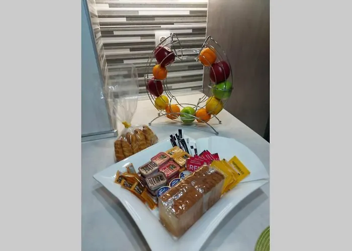 Violet με πισίνα