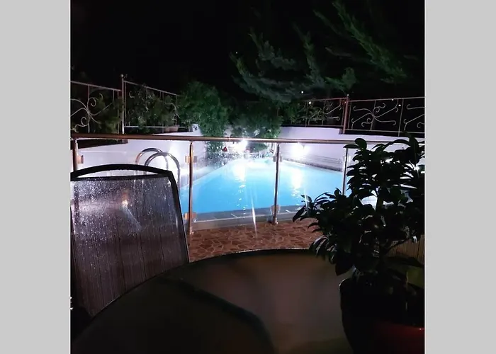 Violet με πισίνα *