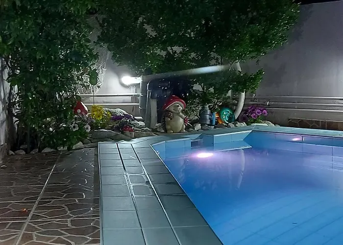 Apartman Violet με πισίνα *