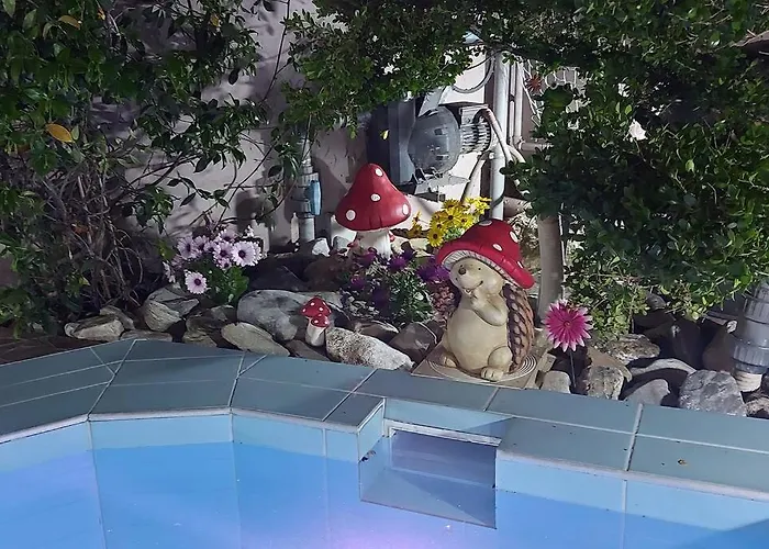 Violet με πισίνα Apartman