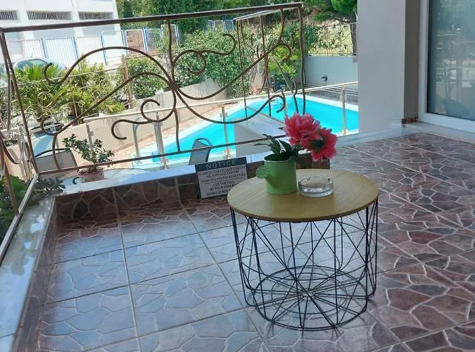 Violet με πισίνα Apartman *