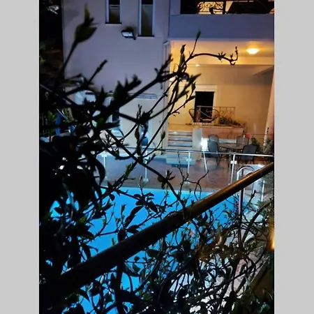 Violet με πισίνα * Volos