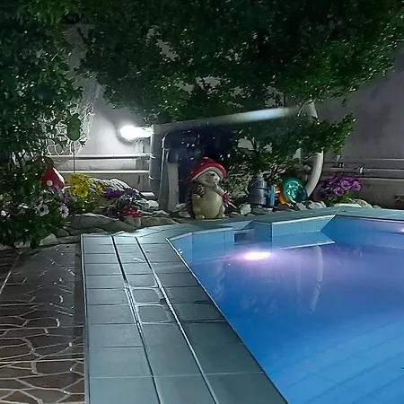 Apartment Violet με πισίνα *