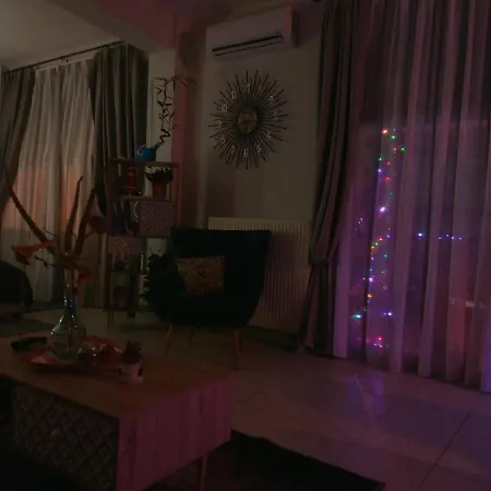 Violet με πισίνα