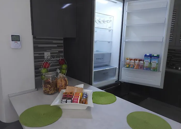 Violet με πισίνα *