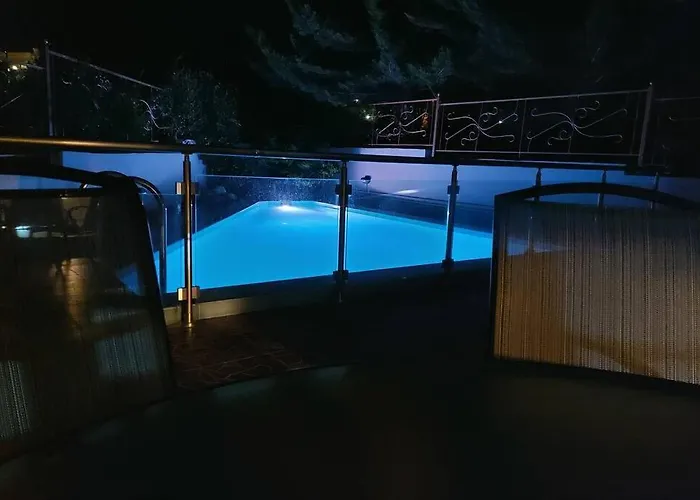 Violet με πισίνα Apartament