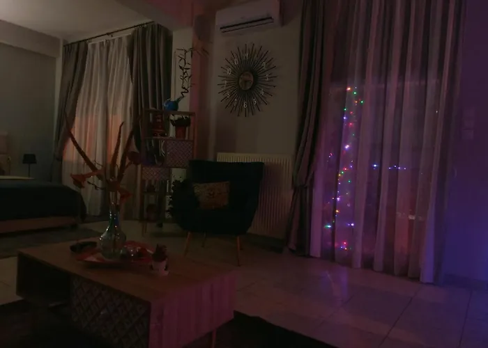 Violet με πισίνα